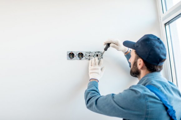 Remise aux normes électriques d'une maison ancienne à Miribel