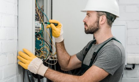 Quand remettre aux normes l'électricité ?