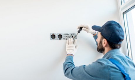 Remise aux normes électriques d'une maison ancienne à Miribel