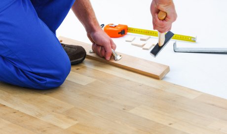 Pose et installation de parquet stratifié dans une maison à Écully